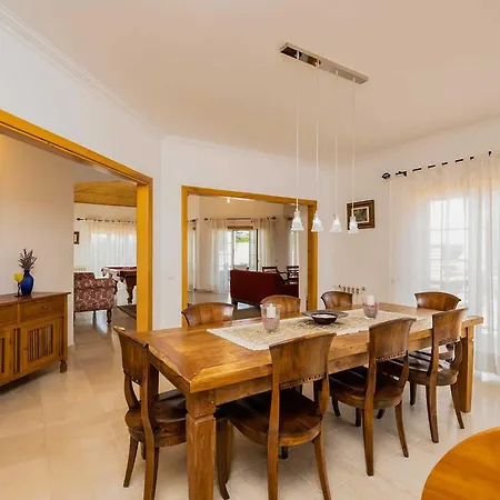 Holiday With Private Pool Guest house *