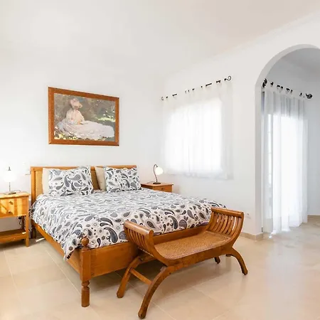 Holiday With Private Pool Guest house Amoreira (Leiria)
