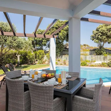 Guest house Holiday With Private Pool *